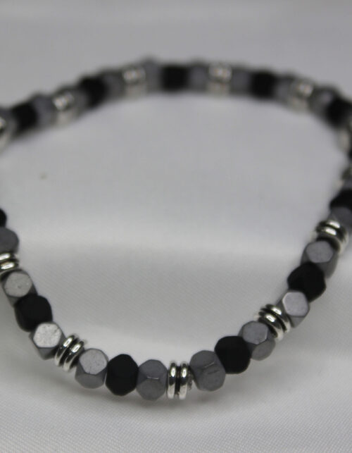 צמיד אבנים אפורות ושחורות בשילוב כסף | סטיינלס סטיל