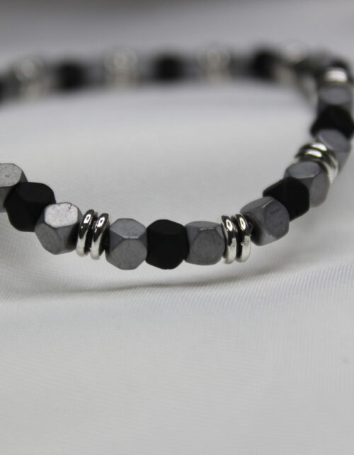 צמיד אבנים אפורות ושחורות בשילוב כסף | סטיינלס סטיל