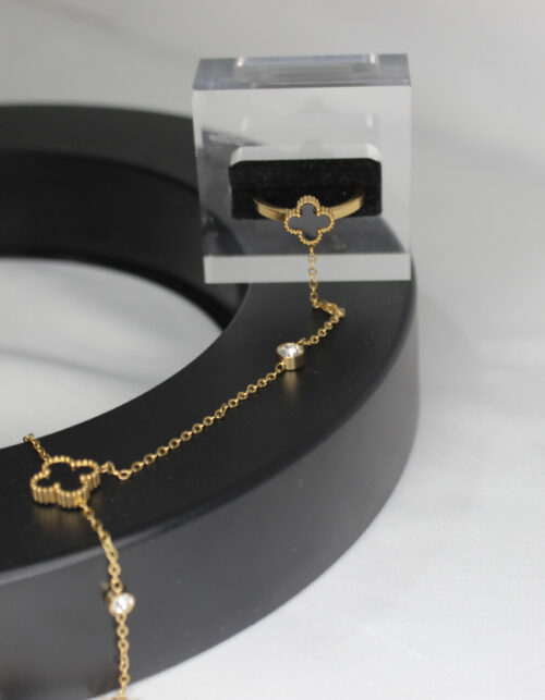 צמיד גאדי תלתן שחור| סטיינלס סטיל