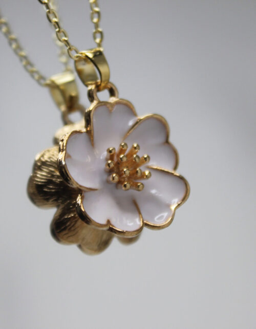 שרשרת פרח לבן גדול | סטיינלס סטיל