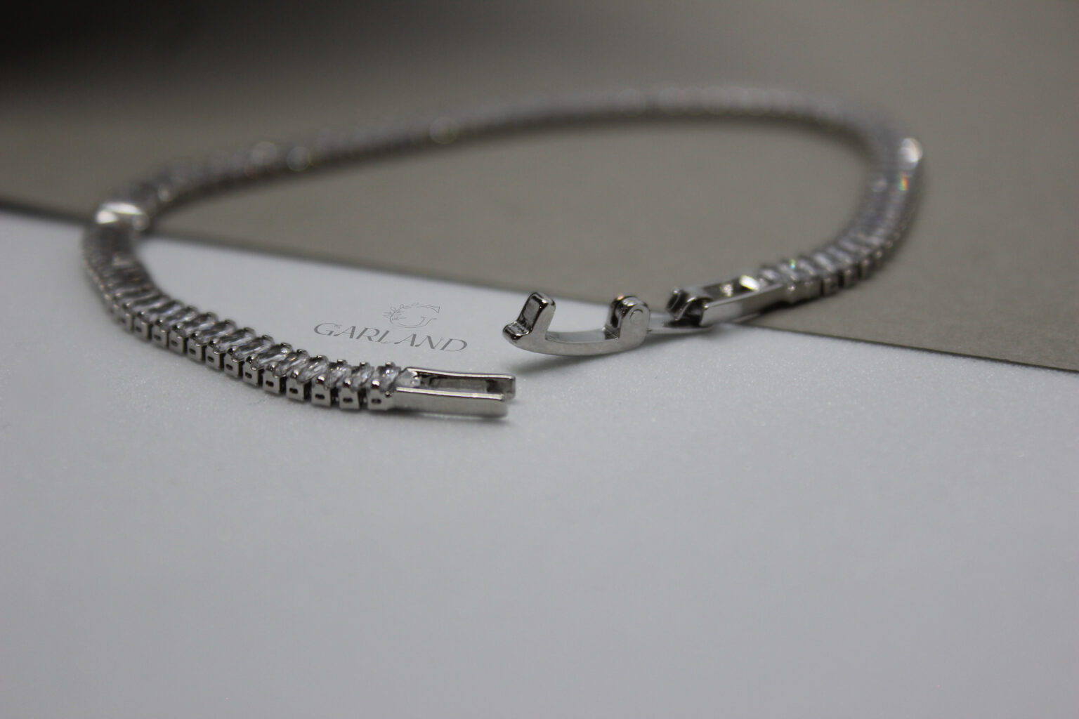 סוגר צמיד טניס מלבנים