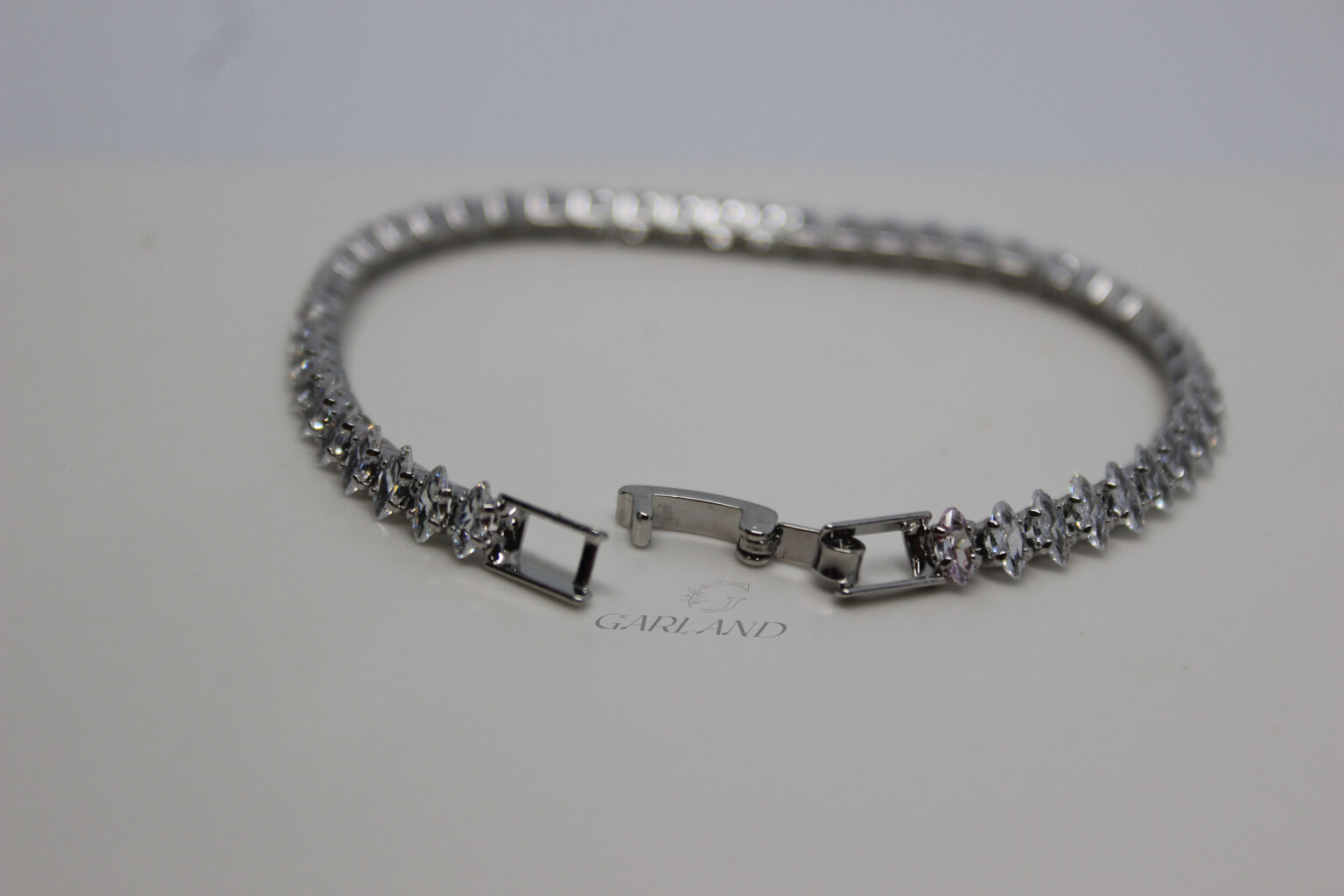 עלי טניס קטן סוגר