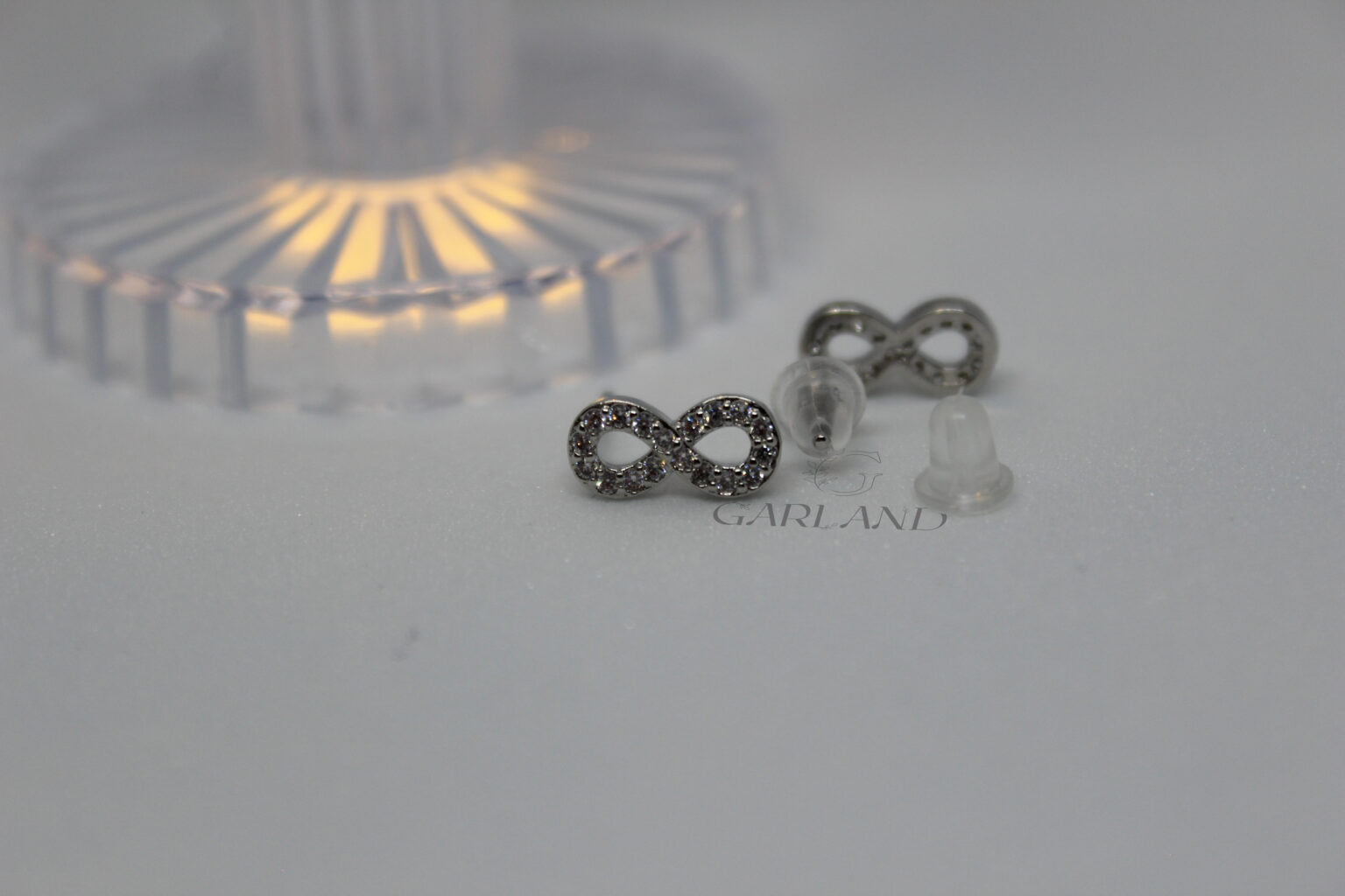 עגיל אינפיניטי