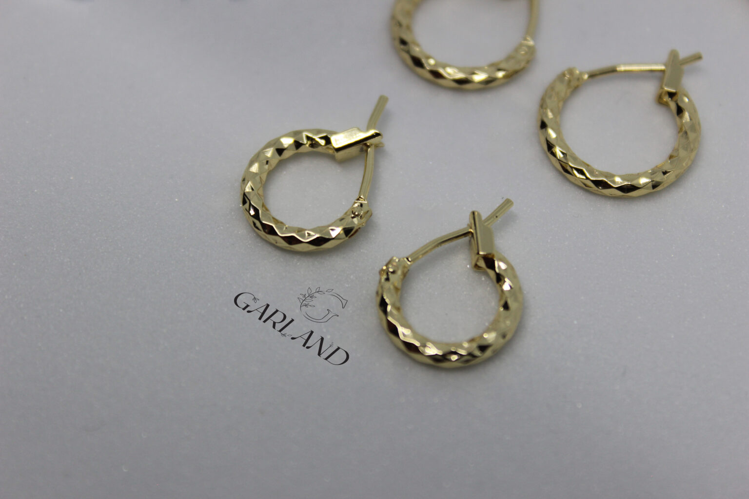 עגילי חישוק קטנים זהב