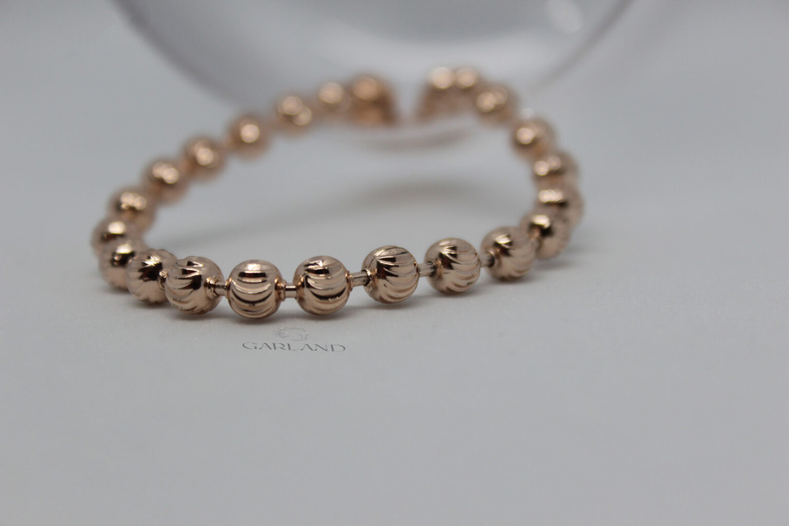 צמיד עיגולים גדולים רוז גולד חיתוכי לייזר